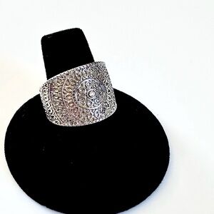 BANANA REPUBLIC Silver Medallion Ring w Rhinestone Center Size 7 NWOT